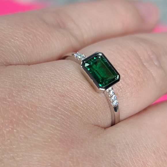 925 Sterling Silver Bezel Set Created Emerald - Picture 10 of 15